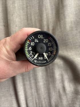 114-380009-7 Beechcraft 563306 563-306 Alt Hickok Dual Oil Temperature And Pressure Indicator 229