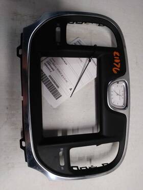 256.ch1u18 Chrysler 300 2018 Clock 531763