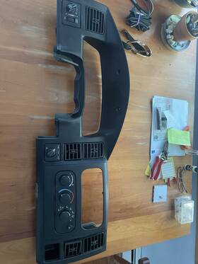5gm75dx9ac Dodge 2004 Dakota 4.7l 4x4 Center Trim Dash Display Bezel Instrument Panel Molding 5gm75dx9ac Dodge 2004 Dakota 4.7l 4x4 Center Trim Dash Display Bezel Instrument Panel Molding