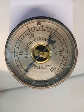 757314 Electro-dental Mfg.co. 50 Lbs Oil Pressure Gauge Beveled Glass Crescent Needle