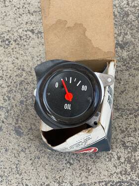 6463351 General Motors Nos Oem Gm 1973 - 1979 1st Chevy Gmc Truck Oil Pressure Gauge For With Tach