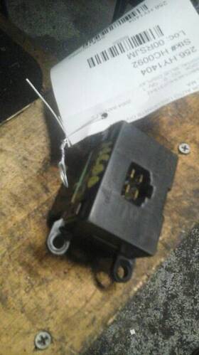 256.hy1404 Hyundai 2004 Santa Fe Digital Clock