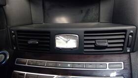 256.in1q12 Infiniti 2012 12 M37 Clock With 2 Vents 83855