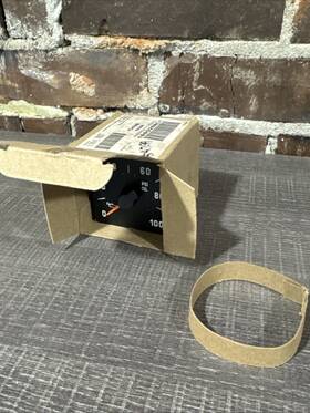 1690258c1 International New Engine Oil Pressure Gauge In Original Box