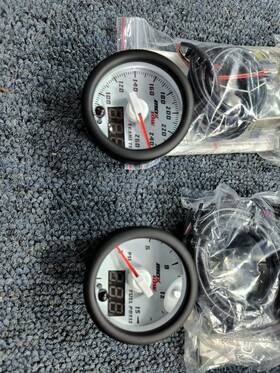 Mt-wdv11 Max Tow 15 Max-tow Gauges 2 Pack - Fuel Pressure And Transmission Temperature