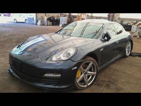 256.po1u13 Porsche Panamera 2013 Clock 6765028