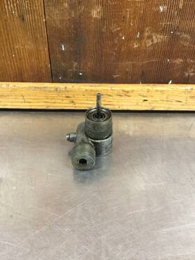 Bg-2401 Smiths Triumph Spitfire Original Speedometer Angle Drive #bg2401. Used. Kt1433 Bg-2401 Smiths Triumph Spitfire Original Speedometer Angle Drive #bg2401. Used. Kt1433