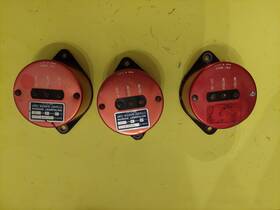 811891 Stewart Warner 3 Tach Transmitters 12v 6v Scta Trog Gasser Tachometer As Found 811891 Stewart Warner 3 Tach Transmitters 12v 6v Scta Trog Gasser Tachometer As Found