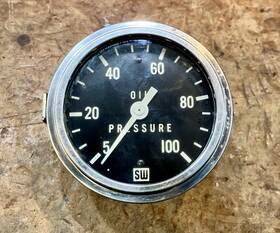 826321 Stewart Warner 2 5/8 Inch 100 Psi Deluxe Mechanical Oil Pressure Gauge