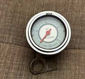 D305c-69 Stewart Warner Vintage Twin Blue Oil Pressure Gauge 0-80 2-1/8 Inch