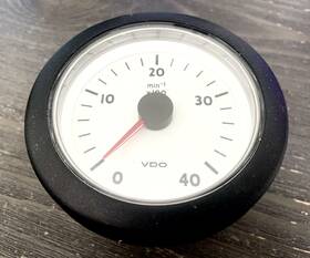 V3331153 Vdo 3331153 Ocean Line White 4000 Rpm Tachometer - 3-3/8 Inch 24v